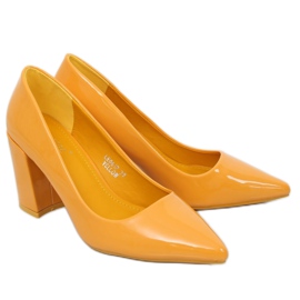 Pompe pe stâlpul galben LE061P Galben 1 Pompe pe stâlpul galben LE061P Galben 1