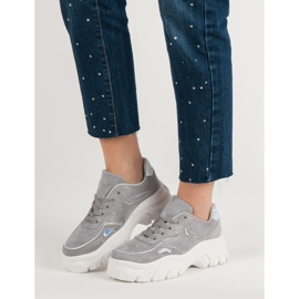 Adidași gri la modă 1