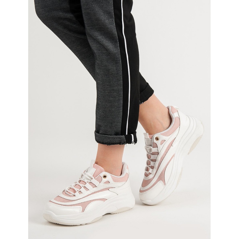 Adidași albi și roz 2