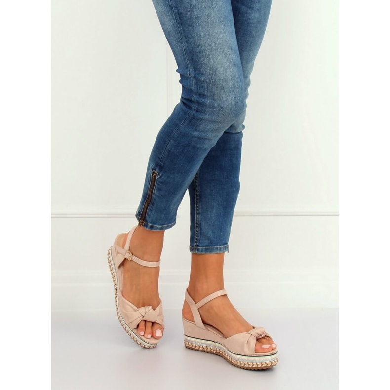 Sandale bej pe toc cu pană B126 Bej 2