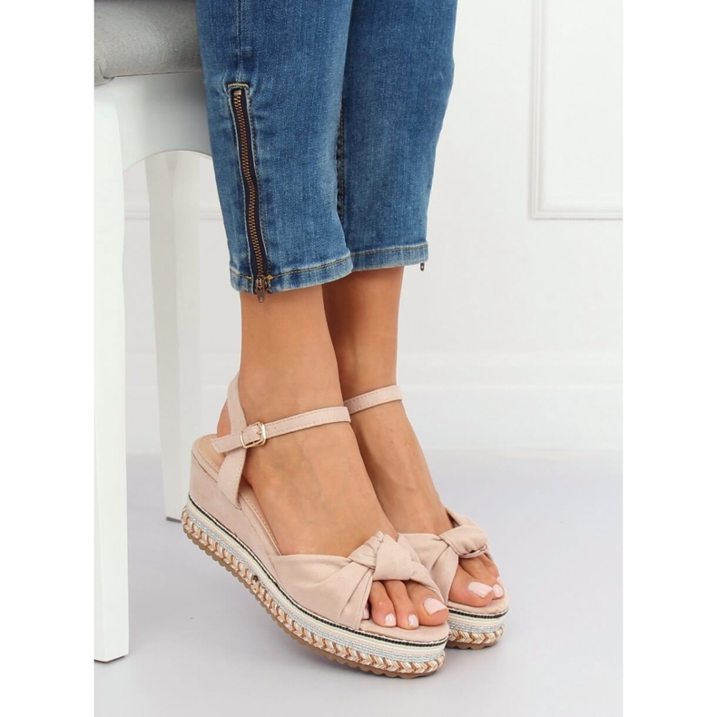 Sandale bej pe toc cu pană B126 Bej 1