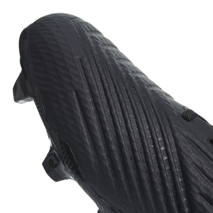 Ghete de fotbal Adidas Predator 18.3 Fg M CP9303 negru negru 2