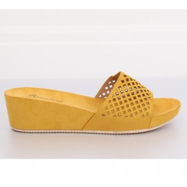 Papuci ajurati galbeni JS-03 Galbeni 2
