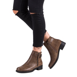 Ideal Shoes Cizme maro pe toc plat negru 2 Ideal Shoes Cizme maro pe toc plat negru 2