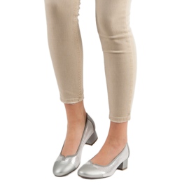 Vinceza Pompe cu toc plat gri 1