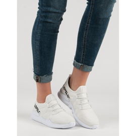 Pantofi sport de culoare albă 1 Pantofi sport de culoare albă 1