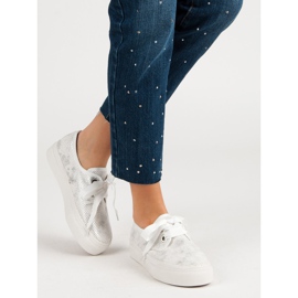 Kylie Adidași legați cu o panglică alb gri 1 Kylie Adidași legați cu o panglică alb gri 1