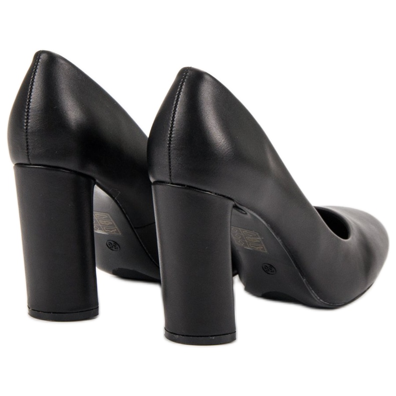 Small Swan Pompele negre pe un stâlp negru 1