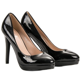 Small Swan Pinii lăcuți pe platformă negru 1 Small Swan Pinii lăcuți pe platformă negru 1