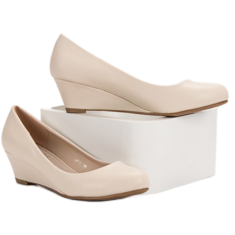 Small Swan Pompe cu pană maro 1 Small Swan Pompe cu pană maro 1