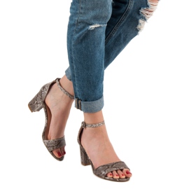 Sandale VICES cu imprimeu șarpe maro 2