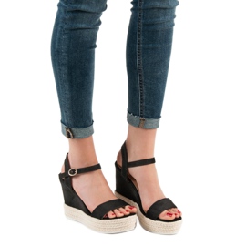 Ideal Shoes Sandale cu pene elegante negru 2 Ideal Shoes Sandale cu pene elegante negru 2