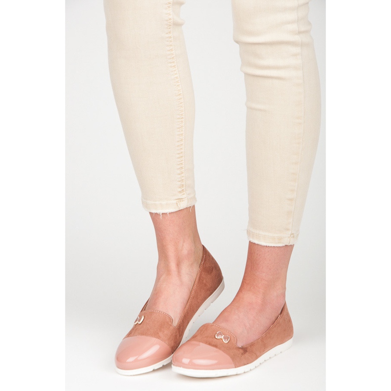 Vinceza Domnii cu nasul lăcuit roz 2 Vinceza Domnii cu nasul lăcuit roz 2