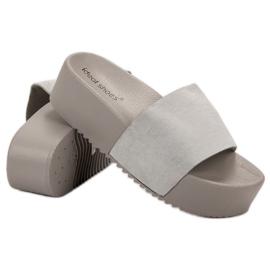Ideal Shoes Papuci pe platformă gri 1