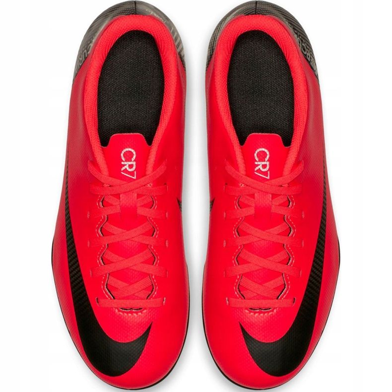 Pantofi de fotbal Nike Mercurial Vapor 12 Club Gs CR7 FG / MG Jr AJ3095-600 multicolor roșu 2 Pantofi de fotbal Nike Mercurial Vapor 12 Club Gs CR7 FG / MG Jr AJ3095-600 multicolor roșu 2