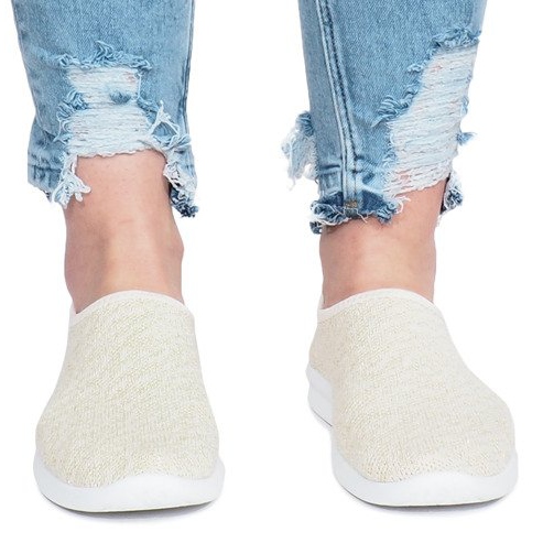 Sportul bej de culoare burgundă 1