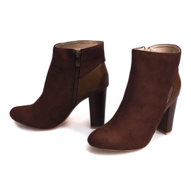 Cizme din piele de căprioară maro pe un stâlp cu fermoar 2 Cizme din piele de căprioară maro pe un stâlp cu fermoar 2