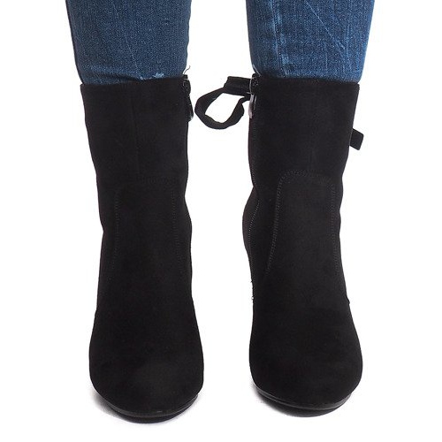 Cizme din piele de căprioară pe toc 16091-11 Negru 1