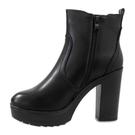 Cizme negre pe un post A89606 negru 2