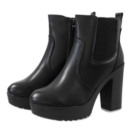 Cizme negre pe un post A89606 negru 3