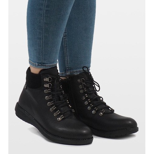 Cizme izolate negre cu lacuri 3971 negru 2