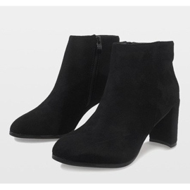 Botine negre din piele de căprioară pe stâlpul A6801 negru 1