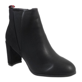 Ghete negre pe stâlpul A5580 negru 1