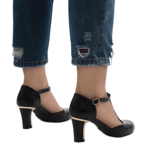 Pompele negre pe stâlpul 2239-1 negru 1