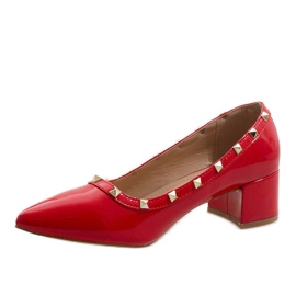 Pompele de lac negru pe stâlpul X-70 roșu 1