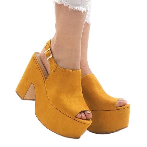 Sandale galbene pe un bloc masiv 8263CA 2