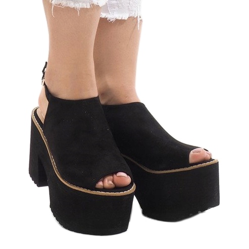 Sandale negre pe un bloc masiv B8290 negru 1