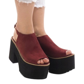 Sandale burgundă pe un bloc masiv B8290 roșu multicolor 1