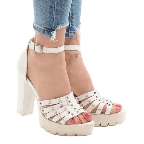 Sandale albe pe stâlp HQ8682 2