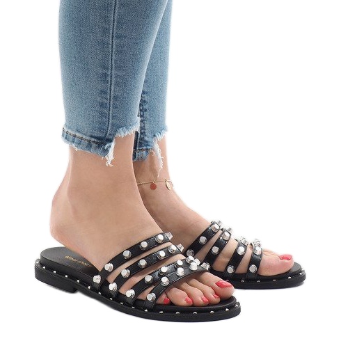 Papuci negri cu știfturi LK-2802 negru 1