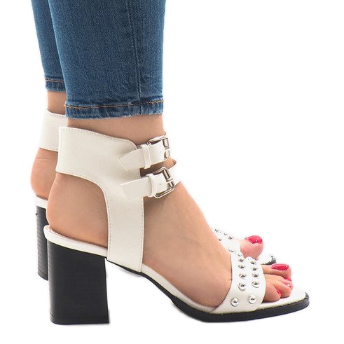 Sandale albe cu toc înalt 77-12 2