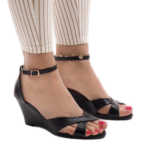 Sandale cu pene negre QL-78 negru 2