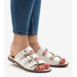 Papuci albi cu știfturi și cataramă F-3659 1