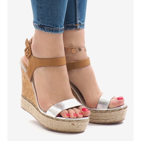 Sandale cu pană lăcuită argintie VB76063 maro 1