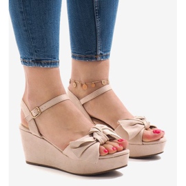 Sandale cu pene roz cu fundă F055 roșu 1 Sandale cu pene roz cu fundă F055 roșu 1