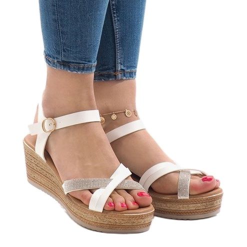 Sandale albe pe platforma WS8816 1