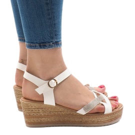 Sandale albe pe platforma WS8816 2