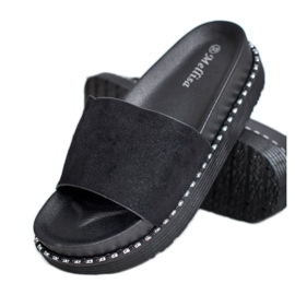 Melisa Sandale cu pană negru 1