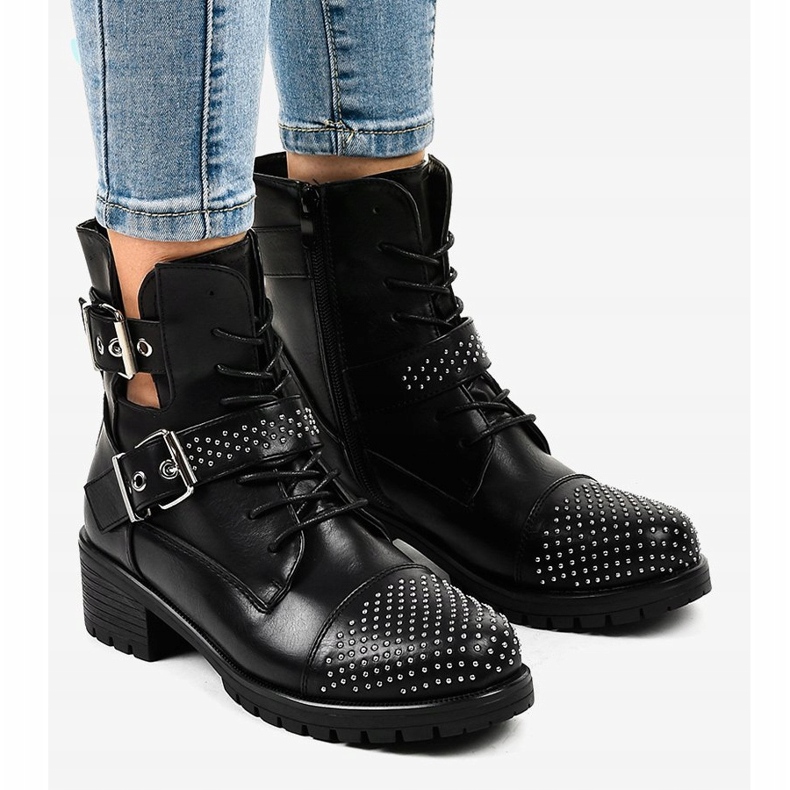 Cizme negre de damă pe talpă masivă M257 negru 1 Cizme negre de damă pe talpă masivă M257 negru 1