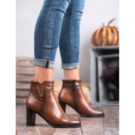 Vinceza Cizme maro pe un post 1