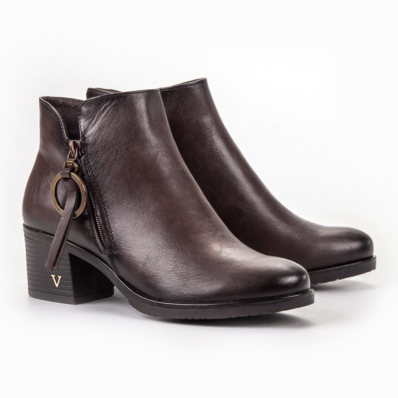 Vinceza Cizme maro pe un post 1