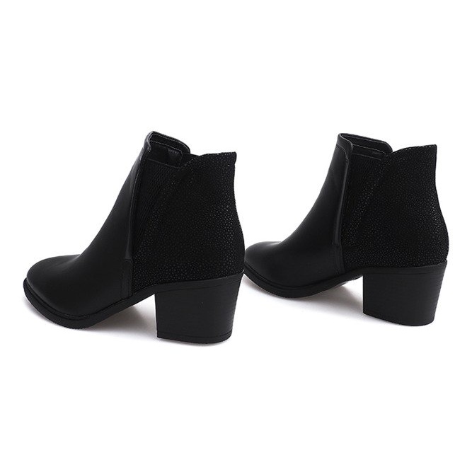 Cizme pe un post cu o radieră K77 Negru 1