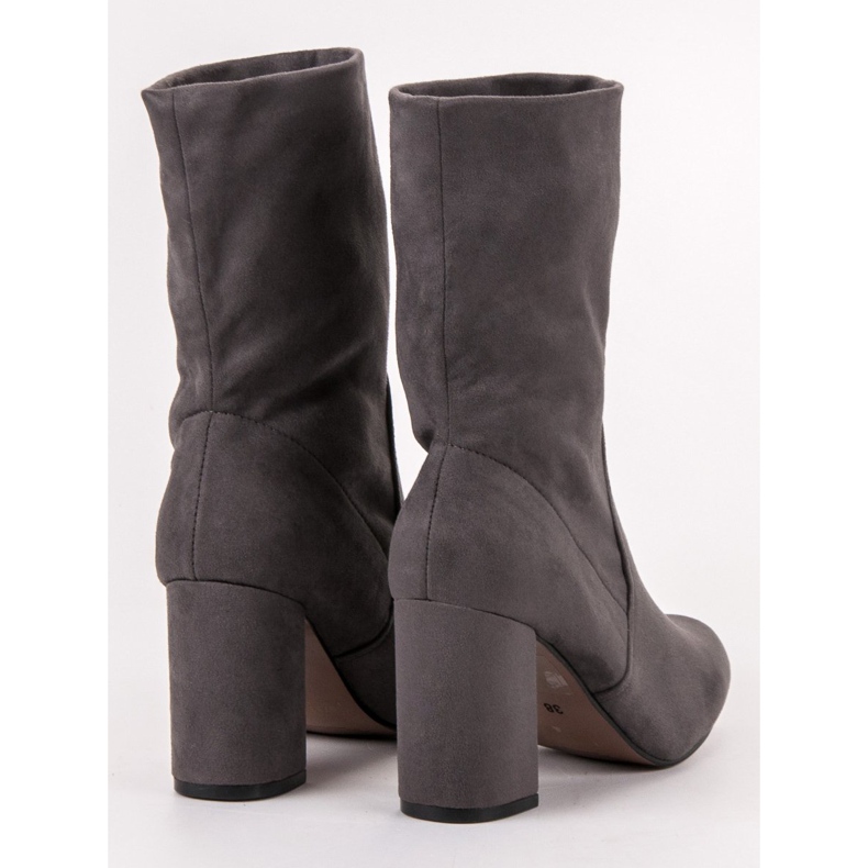 Super Mode Ghete alunecate pe un stâlp gri 1