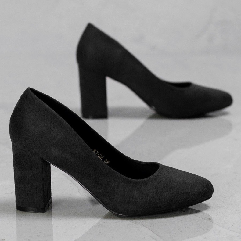 Ch. Creation Pompele pe un stâlp negru 1