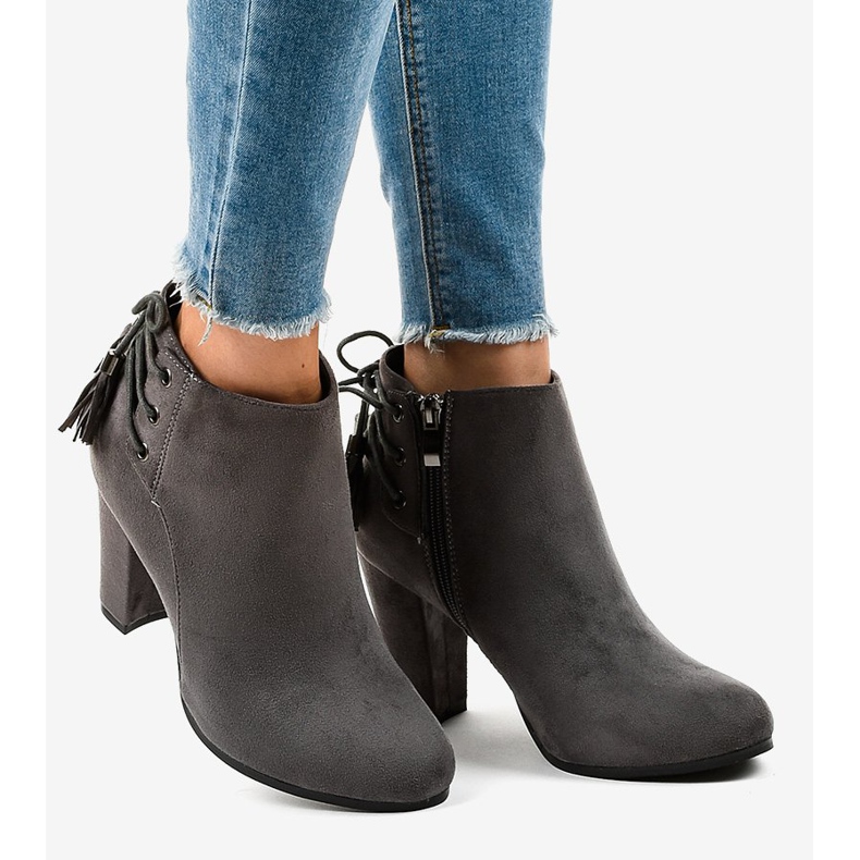 Cizme din piele de căprioară gri pe stâlpul JA75 2