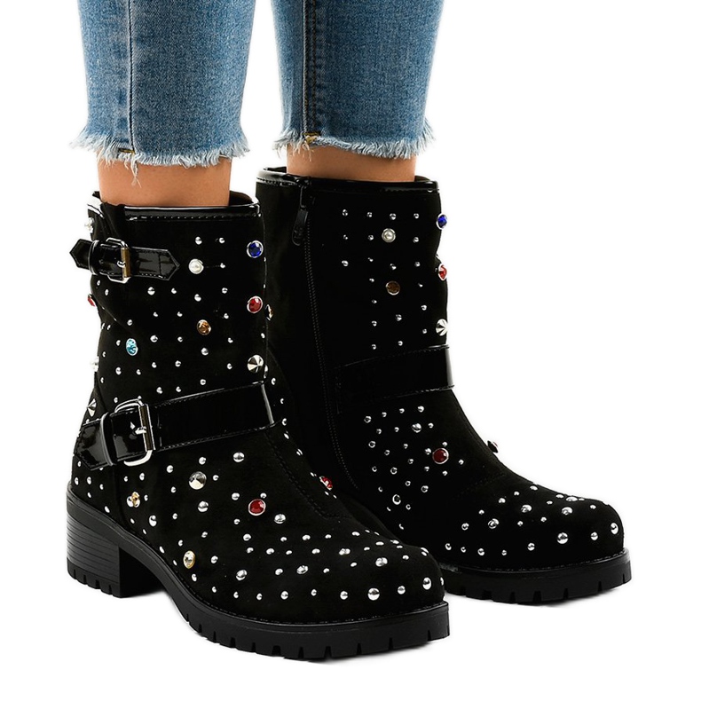 Ghete izolate negre, bogat decorate T185 negru 1